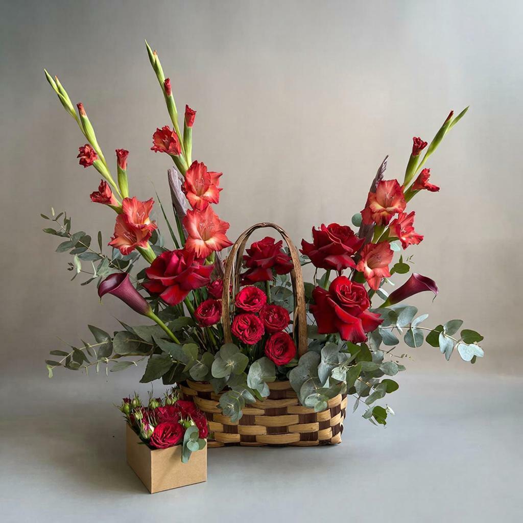 Букет Алая элегия 